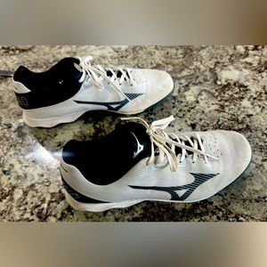Mizuno Youth Baseball Cleats; size 7